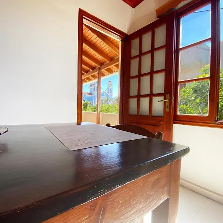 Dusk With Stunning Mountain View Διαμέρισμα