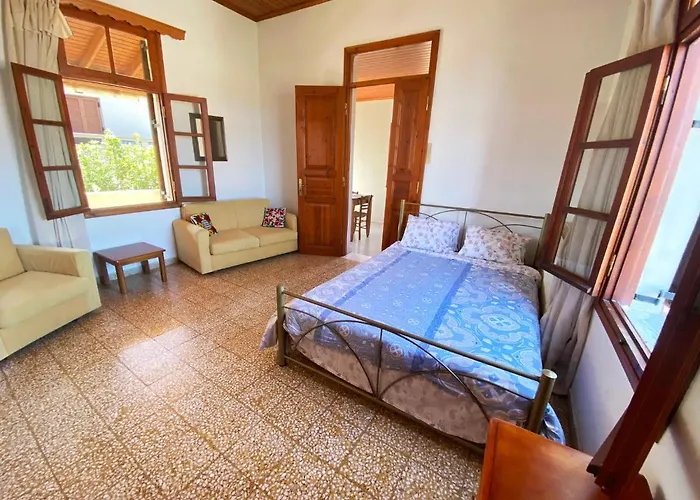 Dusk With Stunning Mountain View Διαμέρισμα Χανιά