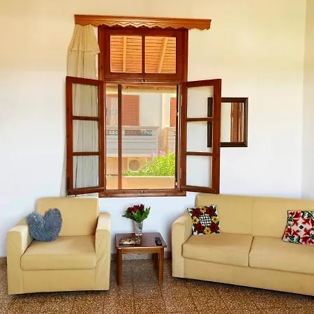 Dusk With Stunning Mountain View 公寓 干尼亞